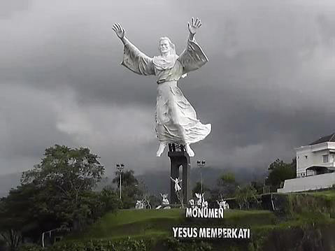 patung yesus terbesar ke 2 di asia
